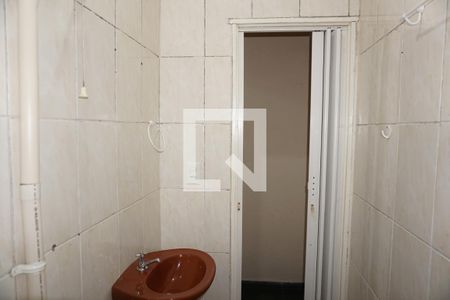 Banheiro de casa para alugar com 1 quarto, 35m² em Conjunto Habitacional Pirajussara, Embu das Artes