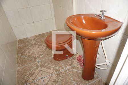 Banheiro de casa para alugar com 1 quarto, 35m² em Conjunto Habitacional Pirajussara, Embu das Artes
