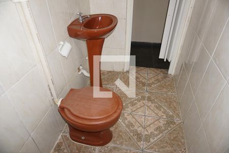Banheiro de casa para alugar com 1 quarto, 35m² em Conjunto Habitacional Pirajussara, Embu das Artes