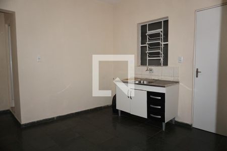 Cozinha de casa para alugar com 1 quarto, 35m² em Conjunto Habitacional Pirajussara, Embu das Artes