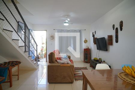 Sala de casa para alugar com 2 quartos, 70m² em Jardim Atlântico Central, Maricá