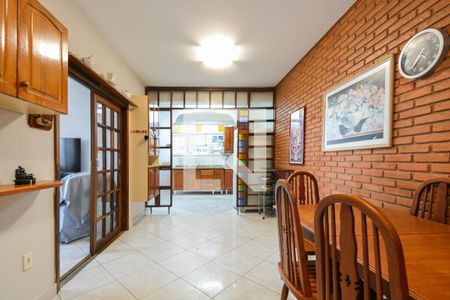 Casa à venda com 4 quartos, 275m² em Jardim da Gloria, São Paulo