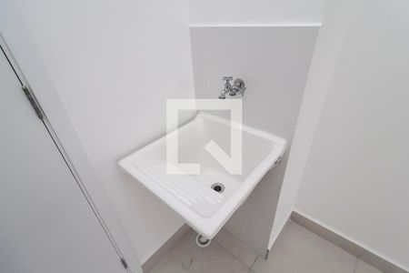 Sala/Cozinha de apartamento para alugar com 2 quartos, 32m² em Vila Carmosina, São Paulo