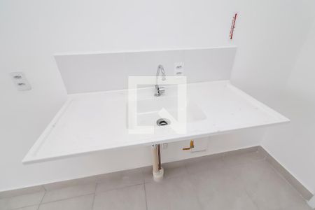 Sala/Cozinha de apartamento para alugar com 2 quartos, 32m² em Vila Carmosina, São Paulo