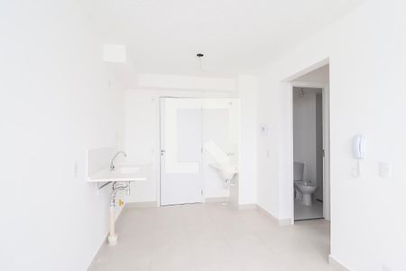 Sala/Cozinha de apartamento para alugar com 2 quartos, 32m² em Vila Carmosina, São Paulo