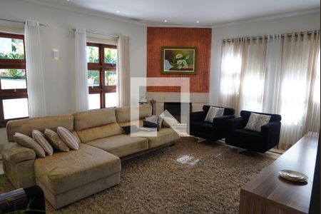 Sala de TV de casa de condomínio para alugar com 4 quartos, 620m² em Morada dos Pássaros, Barueri
