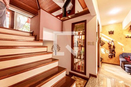 Sala de casa para alugar com 3 quartos, 391m² em Jardim Itu, Porto Alegre