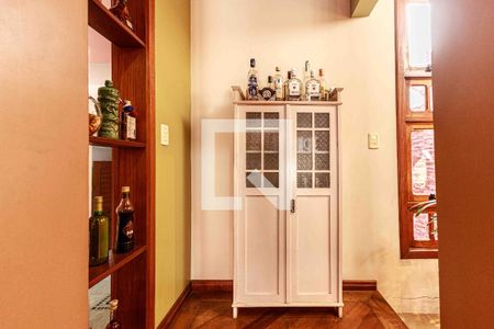 Sala de casa para alugar com 3 quartos, 391m² em Jardim Itu, Porto Alegre