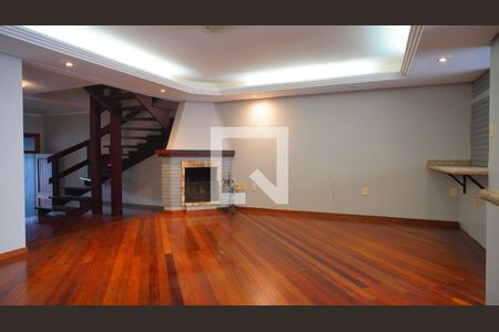 Sala e lareira  de casa para alugar com 4 quartos, 165m² em Jardim Sabará, Porto Alegre