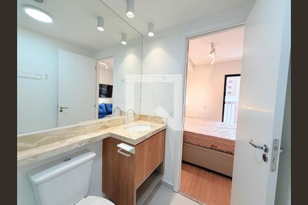 Banheiro de kitnet/studio para alugar com 1 quarto, 26m² em Santo Amaro, São Paulo