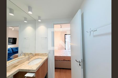 Banheiro de kitnet/studio para alugar com 1 quarto, 26m² em Santo Amaro, São Paulo