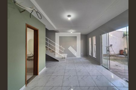 Casa de Condomínio para alugar com 3 quartos, 137m² em Vargem Grande, Rio de Janeiro