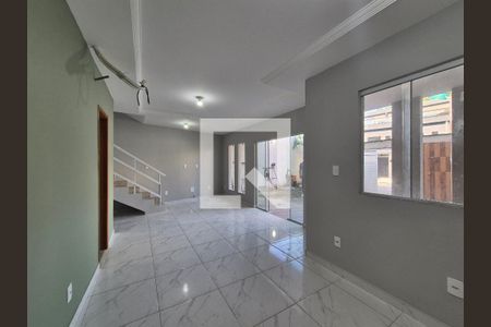 Casa de Condomínio para alugar com 3 quartos, 137m² em Vargem Grande, Rio de Janeiro