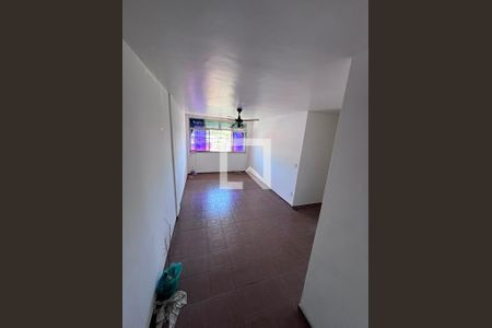 Sala de apartamento para alugar com 2 quartos, 60m² em Colubandê, São Gonçalo