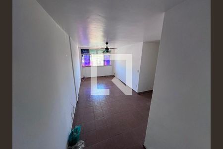 Sala de apartamento para alugar com 2 quartos, 60m² em Colubandê, São Gonçalo