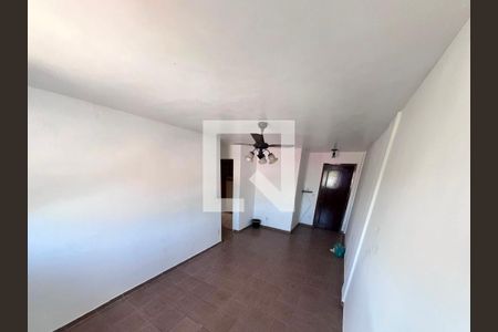 Sala de apartamento para alugar com 2 quartos, 60m² em Colubandê, São Gonçalo