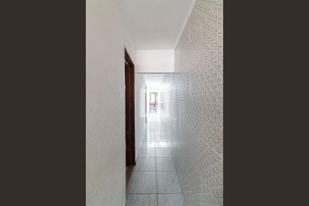 Casa 1 - Corredor de casa à venda com 3 quartos, 345m² em Vila Sao Jose (guaianazes), São Paulo
