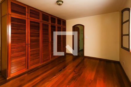 suíte 1 de casa para alugar com 3 quartos, 252m² em Jardim Londrina, São Paulo