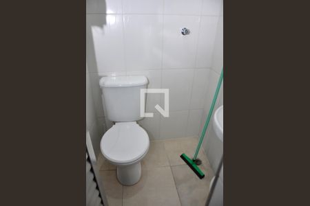 Kitnet / studio - Banheiro Social de casa para alugar com 1 quarto, 80m² em Anhanguera, São Paulo
