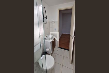 Banheiro de apartamento para alugar com 2 quartos, 59m² em Cemucam, Cotia