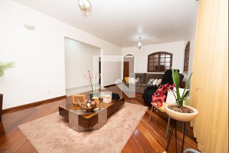 Sala de casa à venda com 3 quartos, 360m² em Diamante, Belo Horizonte