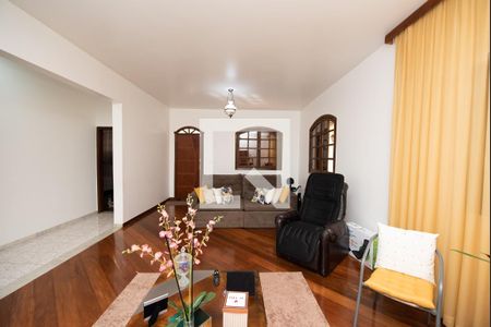 Sala de casa à venda com 3 quartos, 360m² em Diamante, Belo Horizonte
