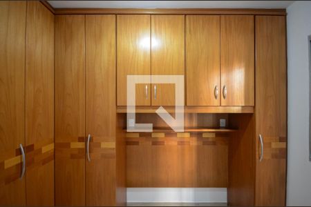 Quarto 2 de apartamento para alugar com 2 quartos, 52m² em Jardim Marilu, São Paulo