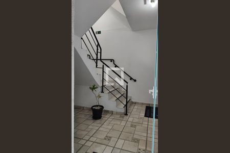 Escada de apartamento para alugar com 2 quartos, 45m² em Vila Nhocuné, São Paulo