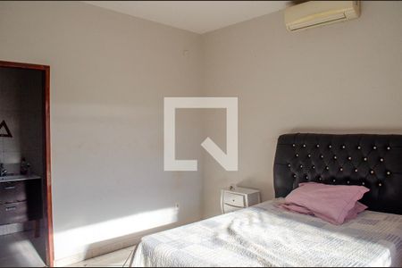 Suíte de casa à venda com 4 quartos, 360m² em Residencial Jardim Colorado, Goiânia