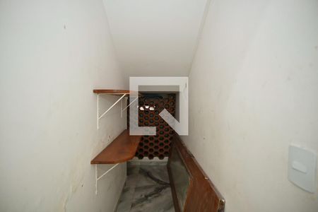 Adega de casa à venda com 4 quartos, 395m² em Paraisópolis, São Paulo