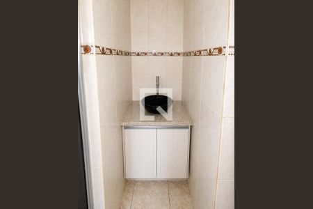 Banheiro de apartamento à venda com 2 quartos, 55m² em Conjunto Residencial José Bonifácio, São Paulo