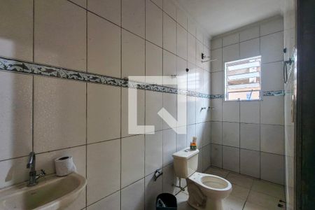 Banheiro da Suíte de casa para alugar com 2 quartos, 75m² em Jardim Melvi, Praia Grande