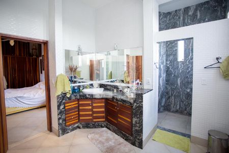 Banheiro da Suíte de casa à venda com 3 quartos, 280m² em Tropical, Contagem