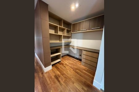 Quarto de apartamento à venda com 3 quartos, 190m² em Indianópolis, São Paulo