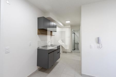 Corredor de apartamento para alugar com 2 quartos, 34m² em Parque Industrial Tomas Edson, São Paulo