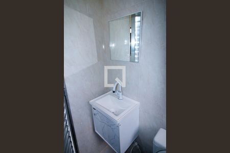 Banheiro de casa para alugar com 1 quarto, 110m² em Brás de Pina, Rio de Janeiro