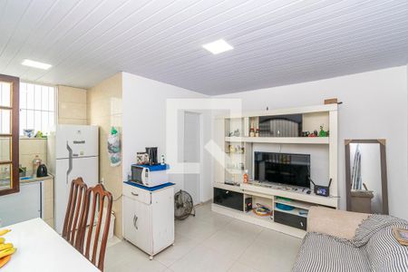 Sala de casa para alugar com 1 quarto, 40m² em Brás de Pina, Rio de Janeiro