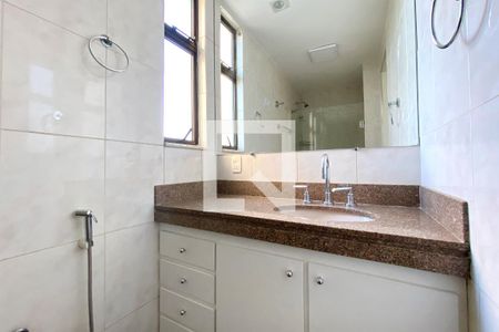 Banheiro da Suíte 1 de apartamento para alugar com 3 quartos, 95m² em Belvedere, Belo Horizonte