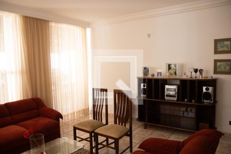 Sala de casa à venda com 6 quartos, 390m² em Jardim da Luz, Goiânia