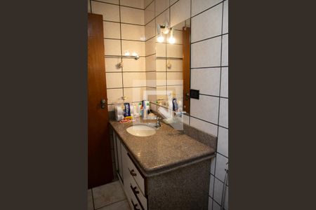 Banheiro da Suíte 1 de casa à venda com 6 quartos, 390m² em Jardim da Luz, Goiânia