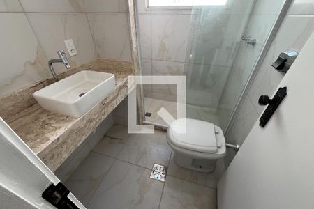 Banheiro 1 de apartamento à venda com 2 quartos, 56m² em Jardim Guanabara, Rio de Janeiro