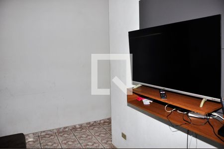 Casa para alugar com 2 quartos, 100m² em Jardim Santa Lucrecia, São Paulo