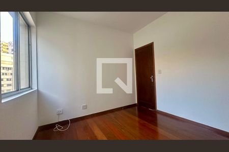 Quarto de apartamento à venda com 3 quartos, 100m² em Serra, Belo Horizonte