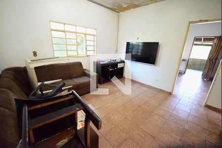 Casa à venda com 3 quartos, 200m² em Vila Lucy, Goiânia