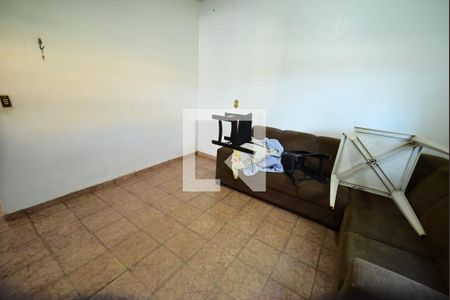 Casa à venda com 3 quartos, 200m² em Vila Lucy, Goiânia