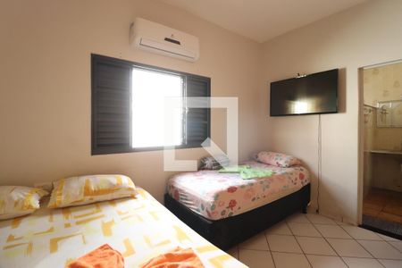 Quarto Suíte de kitnet/studio para alugar com 1 quarto, 25m² em Santa Mônica, Uberlândia