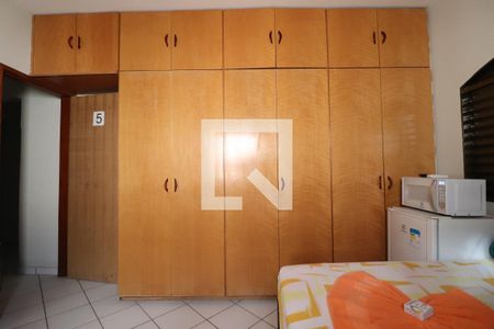 Quarto Suíte de kitnet/studio para alugar com 1 quarto, 25m² em Santa Mônica, Uberlândia