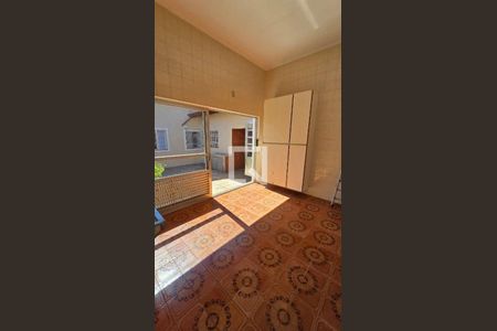 Casa à venda com 4 quartos, 300m² em Vila Lucia, São Paulo