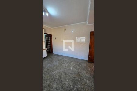 Casa à venda com 4 quartos, 300m² em Vila Lucia, São Paulo