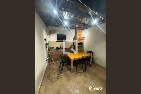 Casa à venda com 3 quartos, 152m² em Jardim Triana, São Paulo